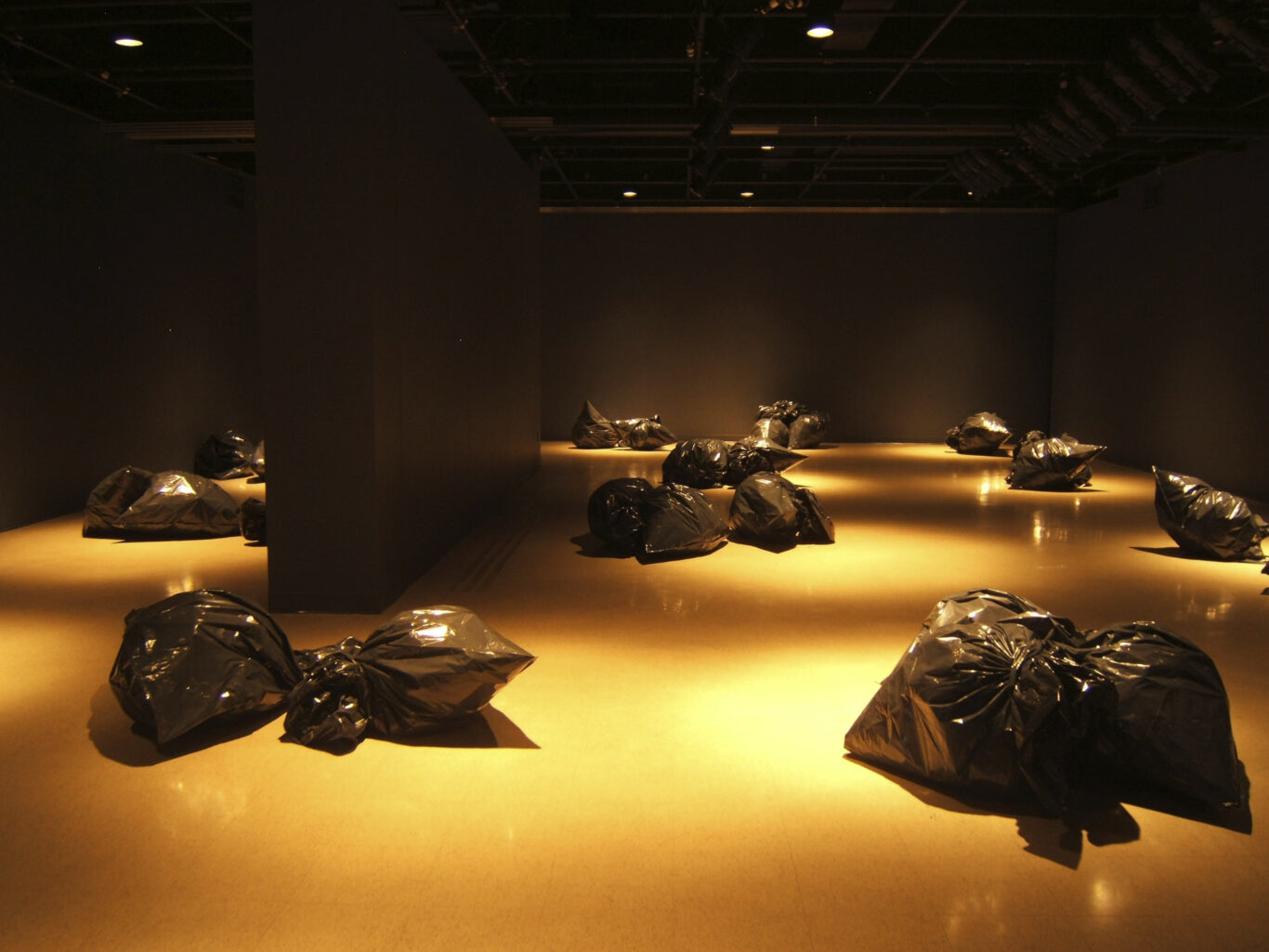 02 Au pied du mur 2008 Nathalie Levasseur Artiste