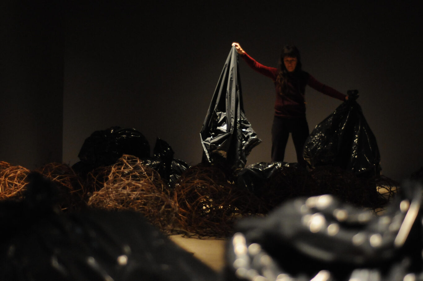 02 Perfo Au pied du mur 2008 Nathalie Levasseur artiste