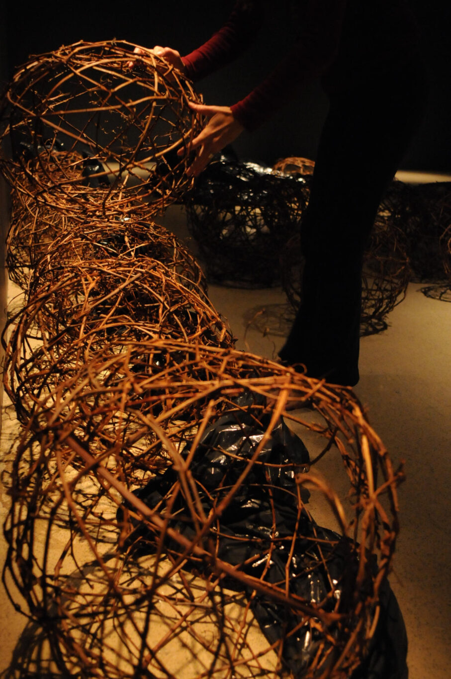 06 Perfo Au pied du mur 2008 Nathalie Levasseur artiste