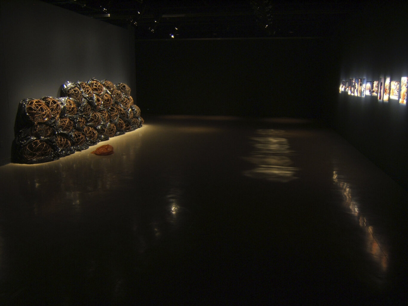 07 Au pied du mur 2008 Nathalie Levasseur Artiste