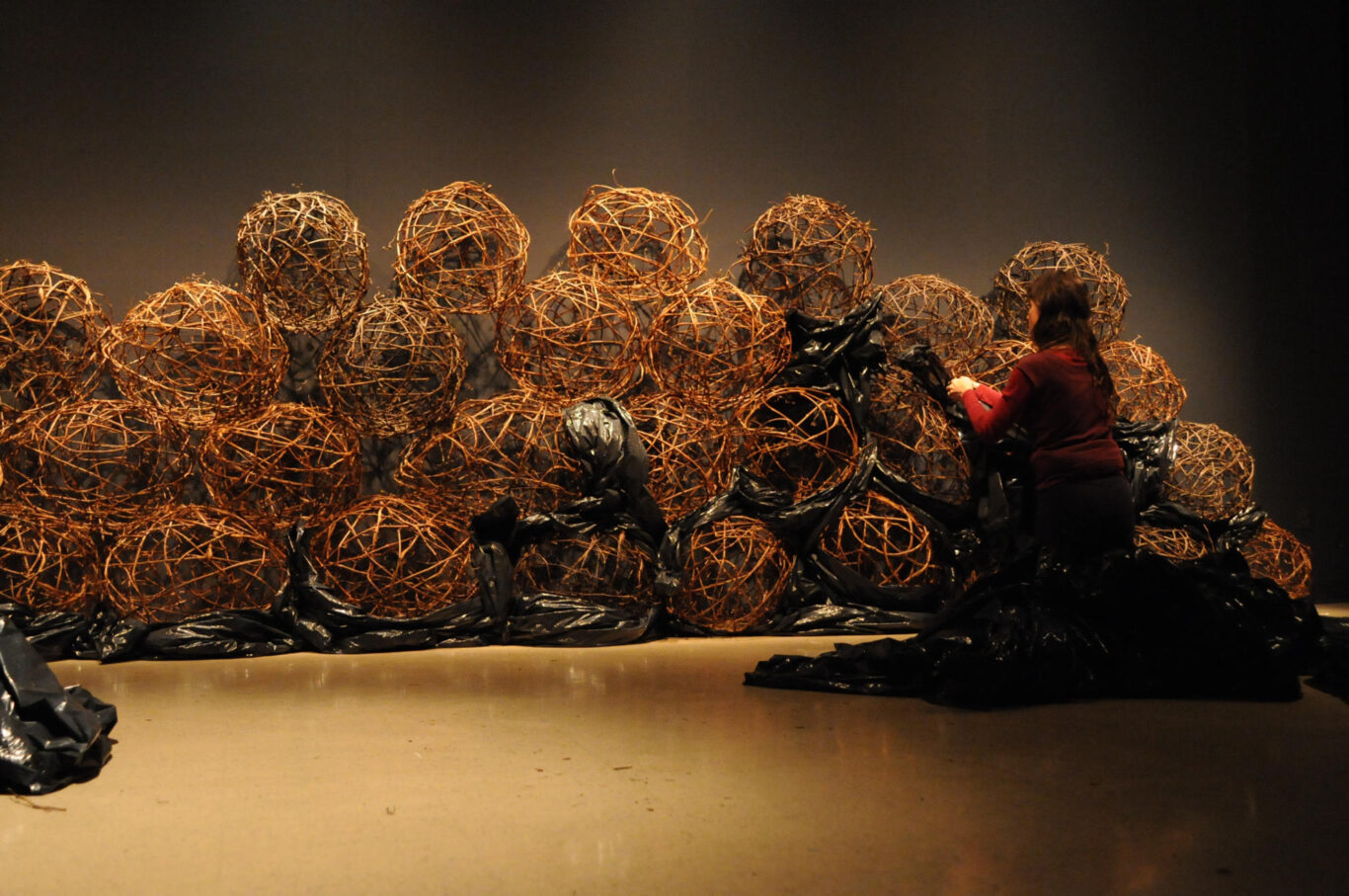 08 Perfo Au pied du mur 2008 Nathalie Levasseur artiste