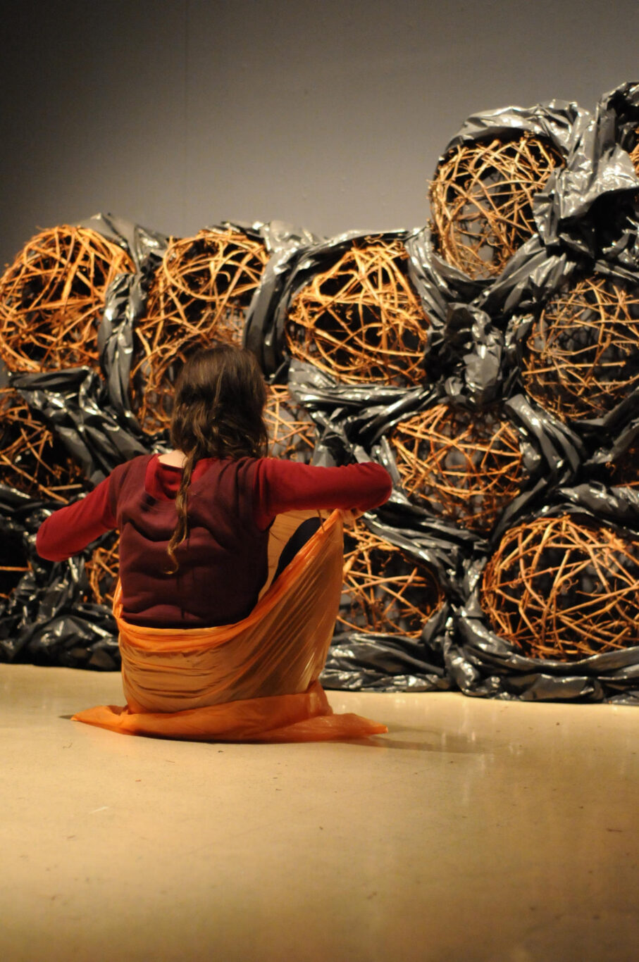 11 Perfo Au pied du mur 2008 Nathalie Levasseur artiste