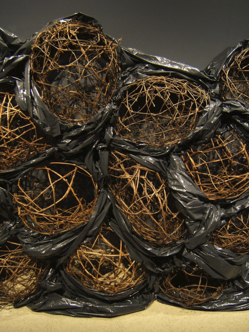 14 Au pied du mur 2008 Nathalie Levasseur Artiste