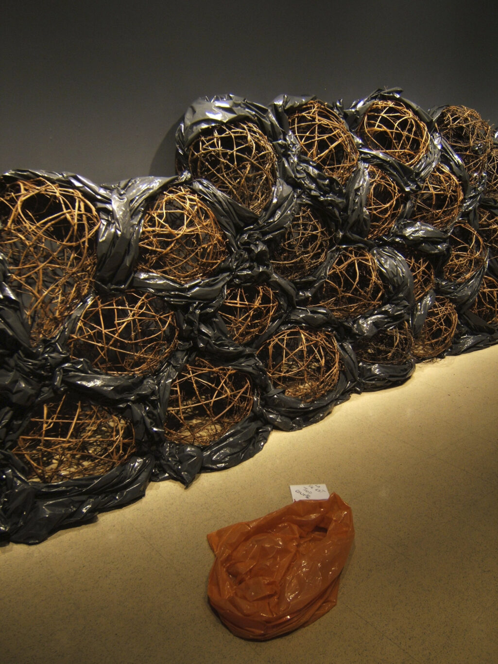 16 Au pied du mur 2008 Nathalie Levasseur Artiste